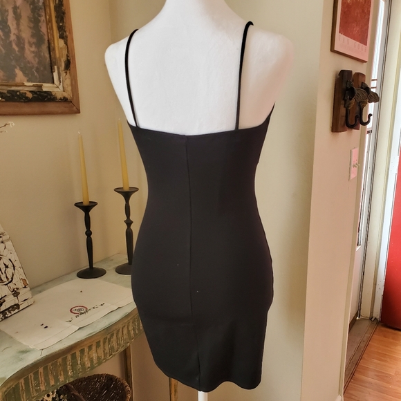 🥀 Little Black Dress - Picture 2 of 3